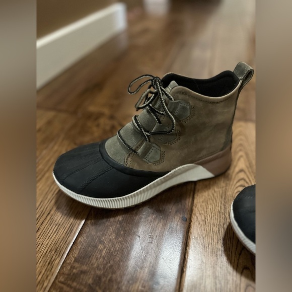 Sorel Women’s Out N About III Classic Waterproof Ankle Booties. Size 7. - Picture 13 of 16
